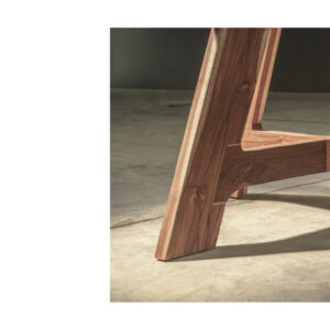 "Base de comedor elaborada con madera en República Dominicana"