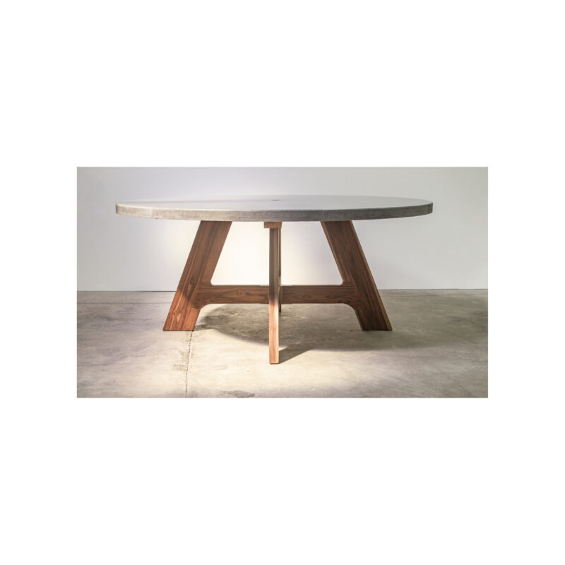 "Mesa de comedor madera y concreto diseñada por gola República Dominicana"