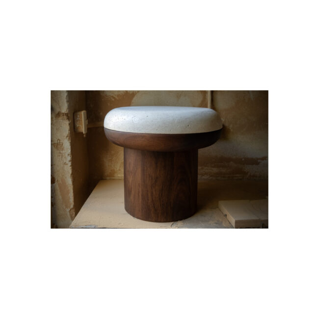 "Asiento en madera y concreto de diseño en República Dominicana"